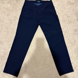 Peter Millar Bingham Pants
32 x 28
LIKE NEW - Only worn once!
Navy